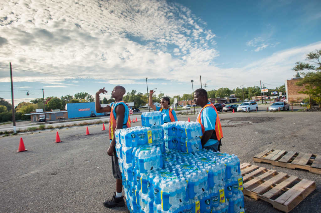 Flint's Wasserkrise, Ehrenamt, Infrastruktur, Wasser verteilung, Parkplatz, USA, Flint Michigan,