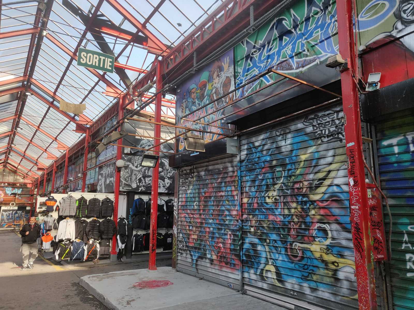 STESI Graffiti Paris Marché Malik Saint Ouen 93 Banlieue Vorort, Paris, Grand-Paris, Halle, überall Streetart und Wandmalereien