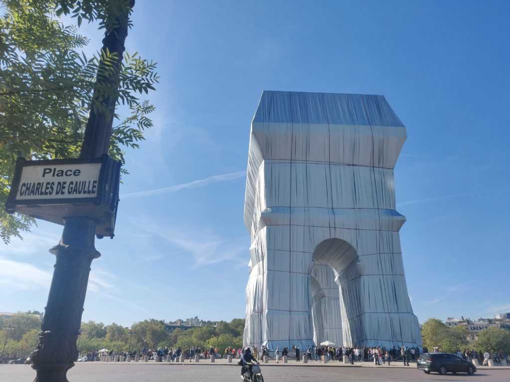 Verhüllte Triumphbogen arc de triomphe Paris by christo und Jeanne-Claude 2021 Frankreich Verhüllungskunst Kunst Urbane Kultur